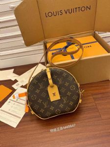 给大家分享一下代购的著偧品包包都是真的吗？