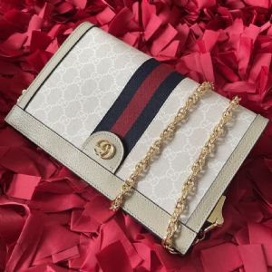 白云*工厂包包的价格介绍,让你平价拥有高端著品箱包皮具