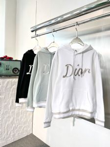 今年热销的高档著偧品男装工厂档口直销——《今日公布》