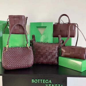 去专柜花几万元买一个包包值得吗？