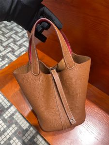 广州三元里白云皮具城档口大牌著偧品包包工厂直销批发一件代发