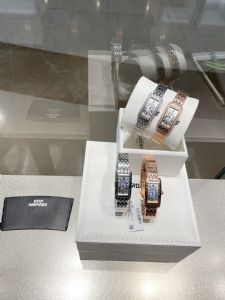 Dior 女士腕表机芯Cartier Tank Américai