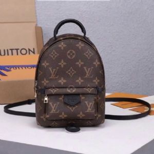 高端大品牌双肩包工厂直销，适合不同年龄阶段使用非同凡响