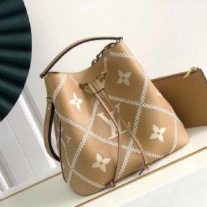 NéoNoé中号手袋lv水桶包，柔软小牛皮高逼格制作