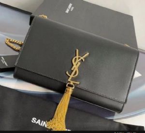 YSL手袋圣罗兰包包NIKI折叠复古皮革斜挎包高品质制作而成