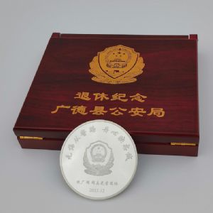 退休纪念品定制荣誉退休纪念章制作荣休纪念银牌制作