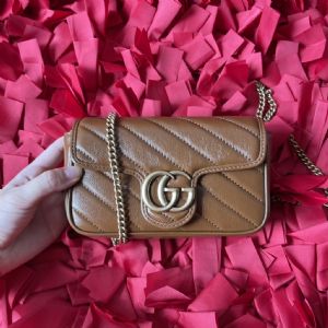 广州高档包包批发市场,普及高档著偧品包包微信476433