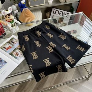 今天来聊一聊一线精品厂价名牌男装批发秘密基地