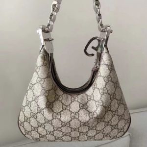 Attache系列大号肩背包，具有极高品牌辨识度的包包