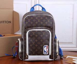 精制名牌lv双肩包，男士硬朗气概与精致格调可轻松驾驭各种场合