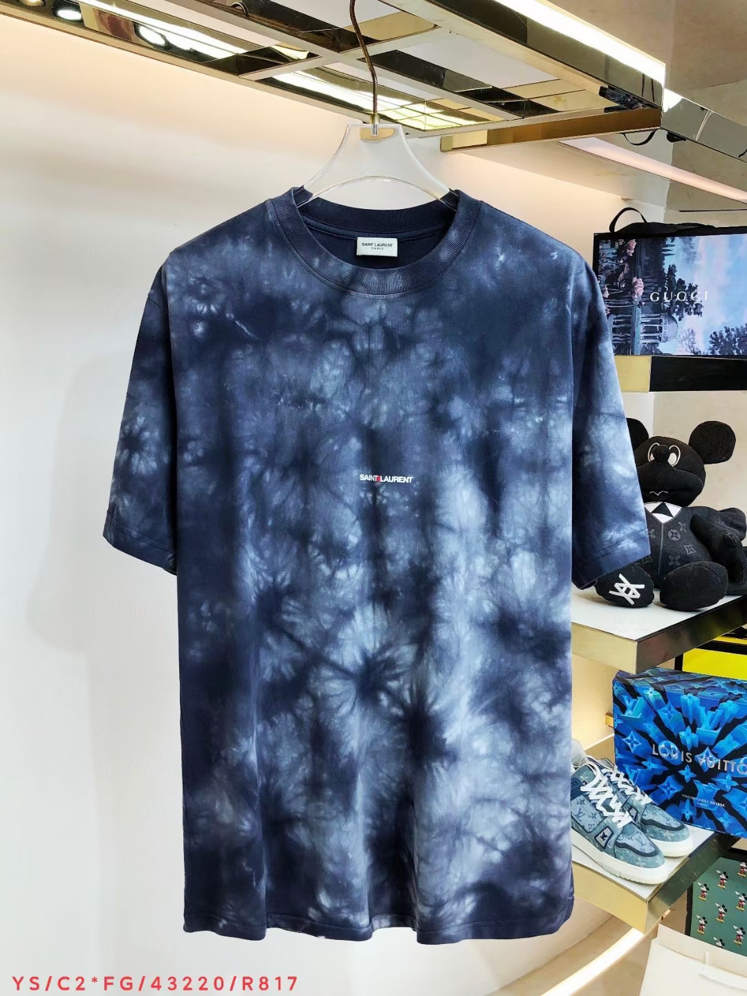 给大家讲解下一线爆款潮流精品男装厂家货批发代购工厂地址