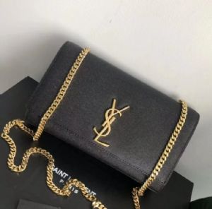 ysl圣罗兰包包时髦女包，包身整体又多了几分优雅和贵气