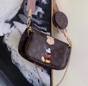 lv斜挎包三合一麻将包，多个口袋和隔层现代时尚设计