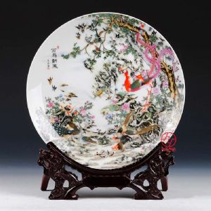 定做礼品陶瓷纪念盘厂家，年终送客户礼品纪念盘摆件定做