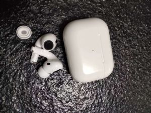 Airpods Pro工厂新款升级，原黑头，原尾翼，进口洛达芯片