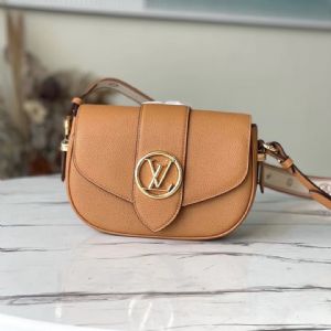 Discovery腰包造型百搭且功能性强，休闲时尚风格