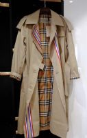 高档Burberry巴宝*莉羊毛混纺军风大衣与正*品仅一柜之差