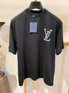 一手潮牌著偧品，免费代理，国际大牌男装，实力厂家