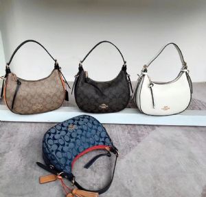 Coach蔲驰女包，包包功能实用造型精美专柜代购级品质