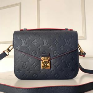 Pochette Métis手袋尺寸小巧拥有多个实用的口袋和隔