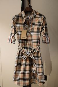 告诉下广州高档服装厂家一手货源,一般在哪里买