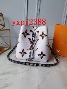 厂价手表包包实力工厂招代理微商货源