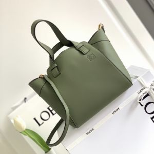 Loewe罗意威包包整体会特别高级有质感可斜挎肩背或手提